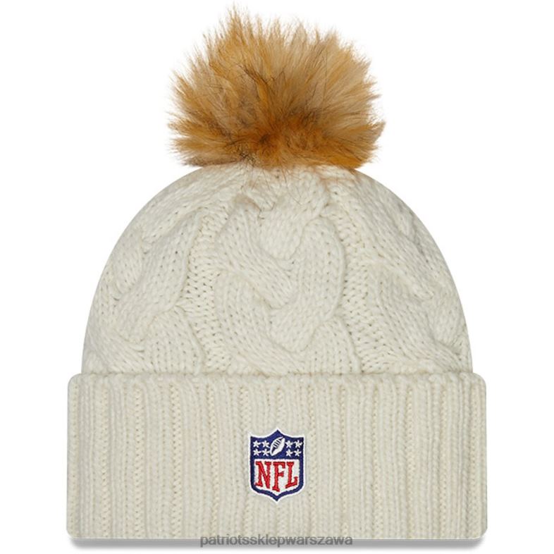 Patriots Jersey kobiety New Era kremowa dzianinowa czapka z mankietami Sideline 2022 Akcesoria 6RBB2281